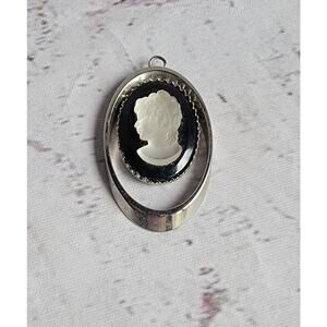Vintage Silver Tone Glass Oval Cameo Pendent